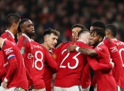 开云体育APP下载-欧预赛比赛场面热度不减，球员全力拼搏争胜