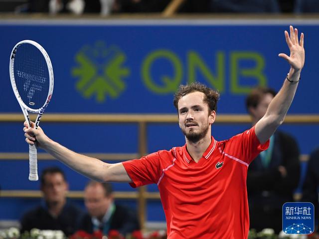 日本网球队绝杀西班牙网球队，梅德韦杰夫惊艳世界的简单介绍