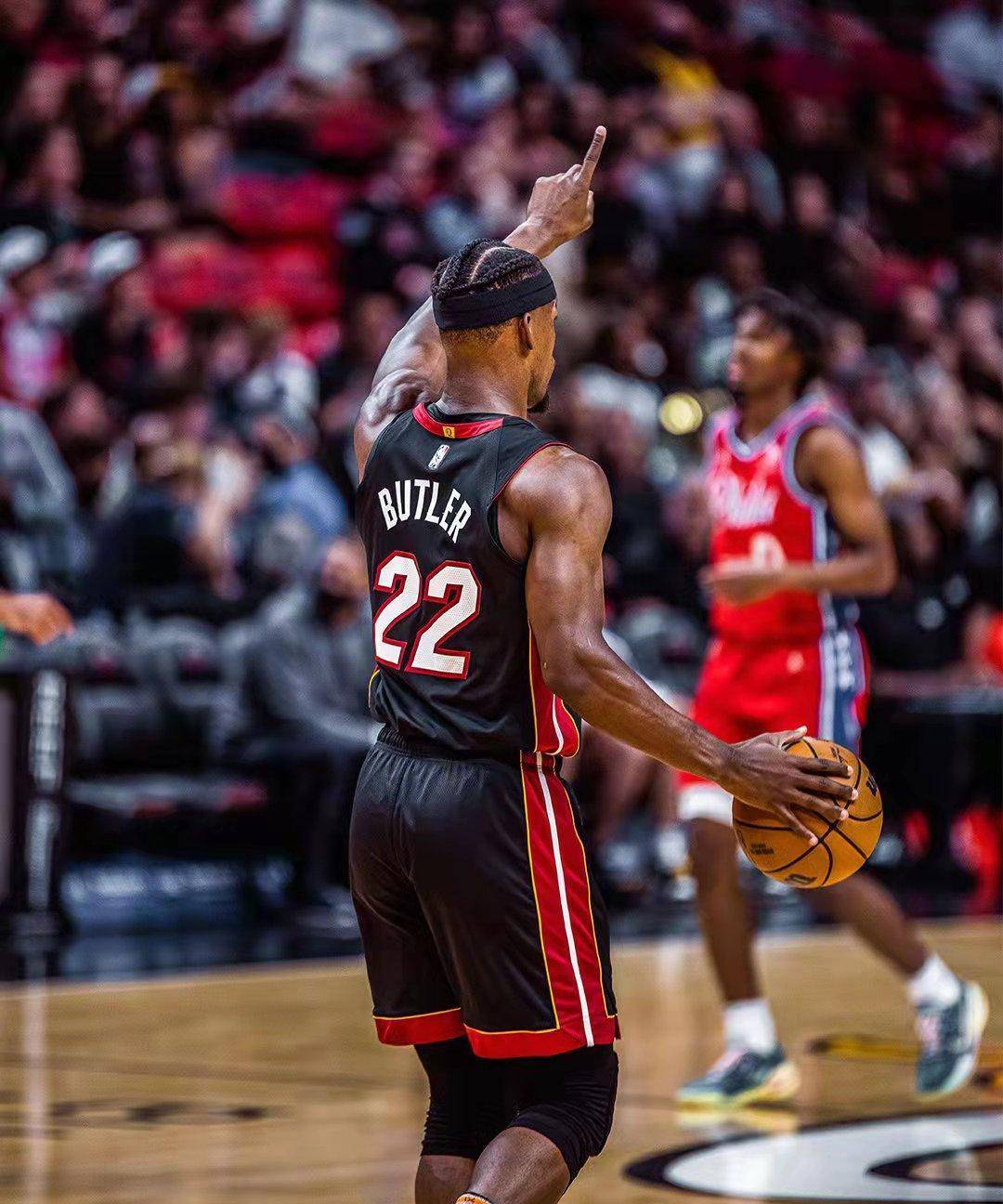 立陶宛男篮鏖战热火，米尔萨普送出助攻