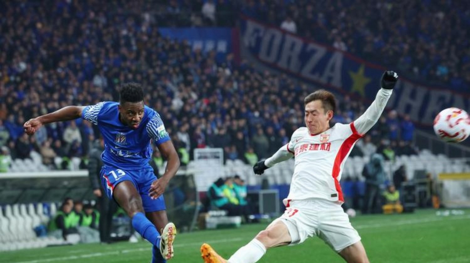 中超赛场再现惊人一幕，球员意外受伤离场的简单介绍