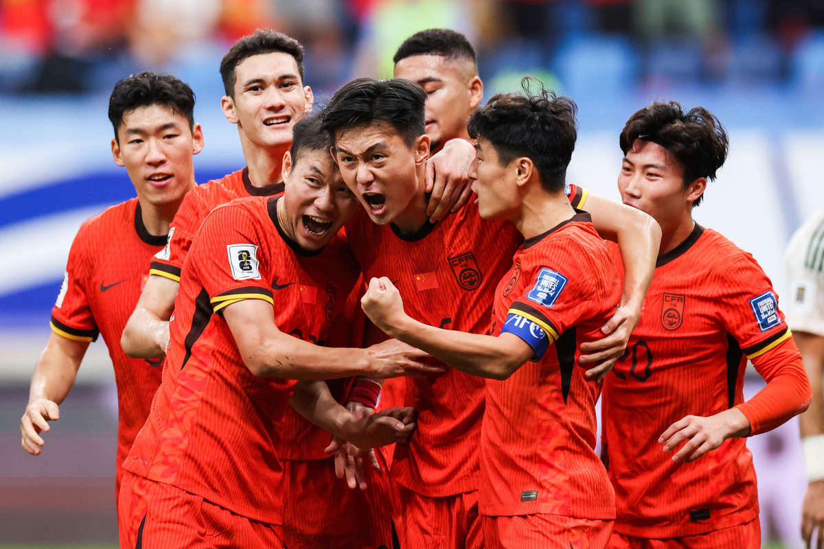 关于国内足球联赛战况频传，球队实力大比拼的信息