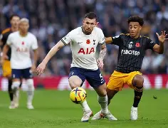 包含热刺逆转击败诺里奇，积分追赶领头羊的词条