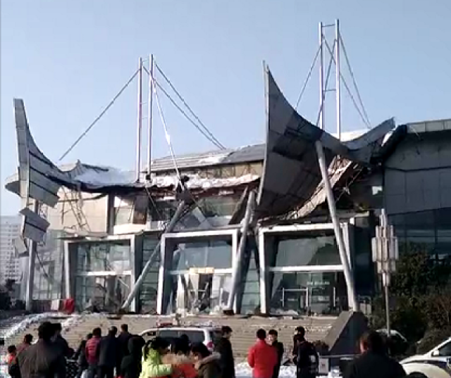 河南体育学院体育馆内再度上演背水一战,胜利之光耀眼 河南体育学院体育馆内再度上演背水一战,胜利之光耀眼