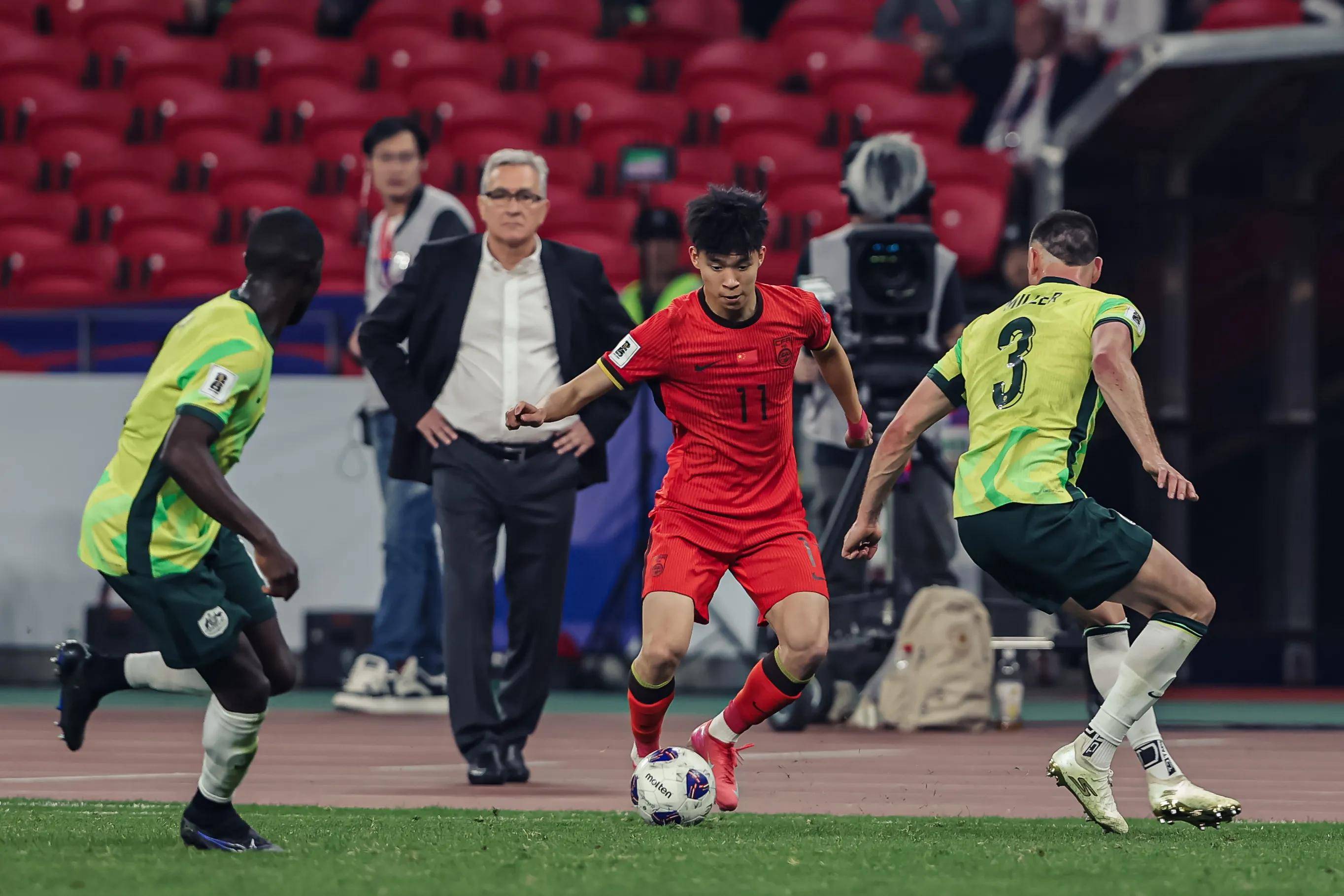 中超新秀涌现！年轻球员一展身手，为球队赢得班主任激赏