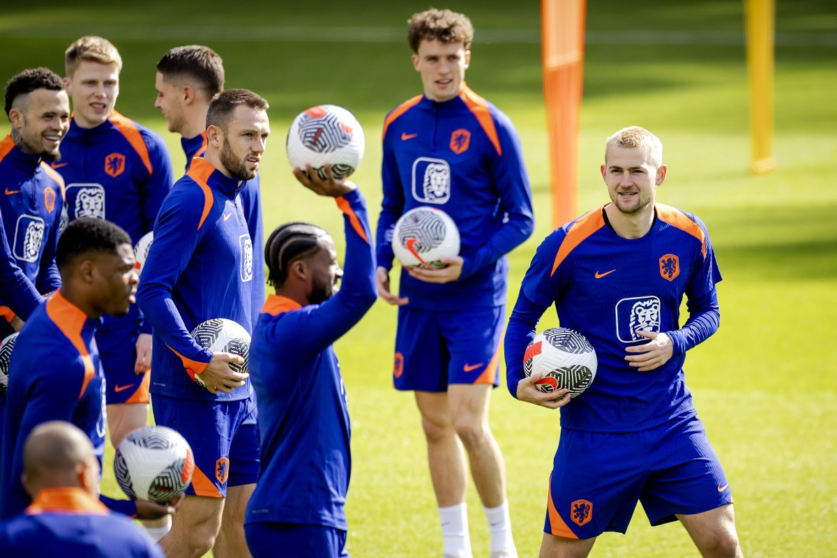 苏格兰队在比赛中顽强拼搏成功过关的简单介绍