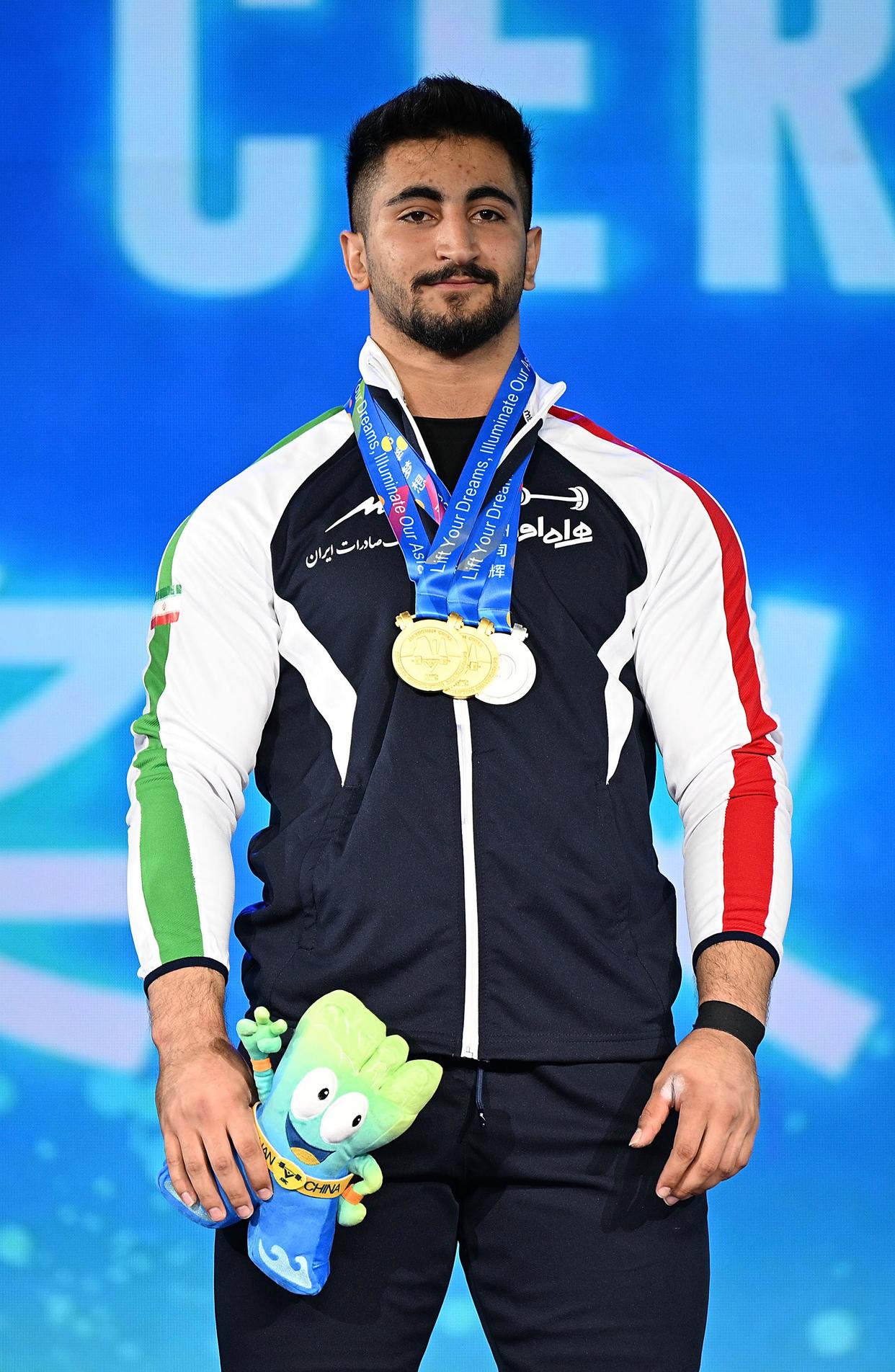 英国运动员在举重比赛中夺得银牌的简单介绍